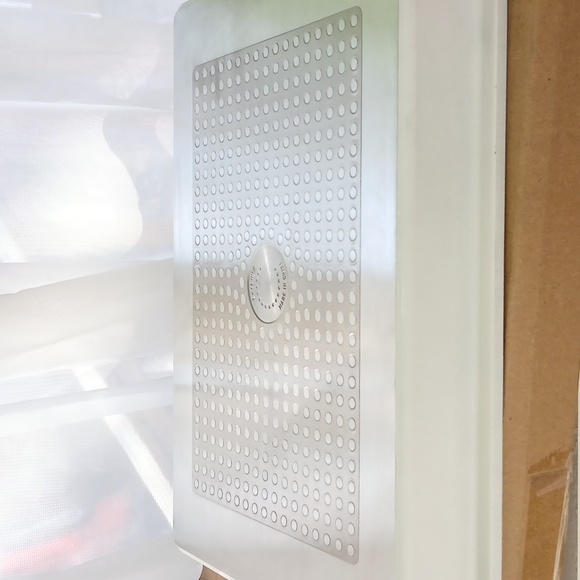 Curtis Stone Dura-Pan+ 2-in-1 Baker/Griddle Pan with Silicone Mat (Bright White) - Picture 5 of 6